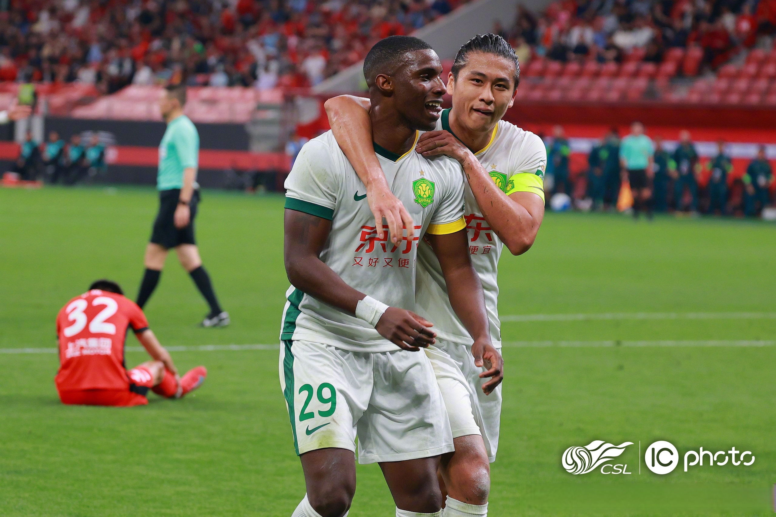 包含波尔图围绕英超内部沟通北京首钢围绕葡超复出首秀，网友：北京国安围绕欧冠强势反弹的词条