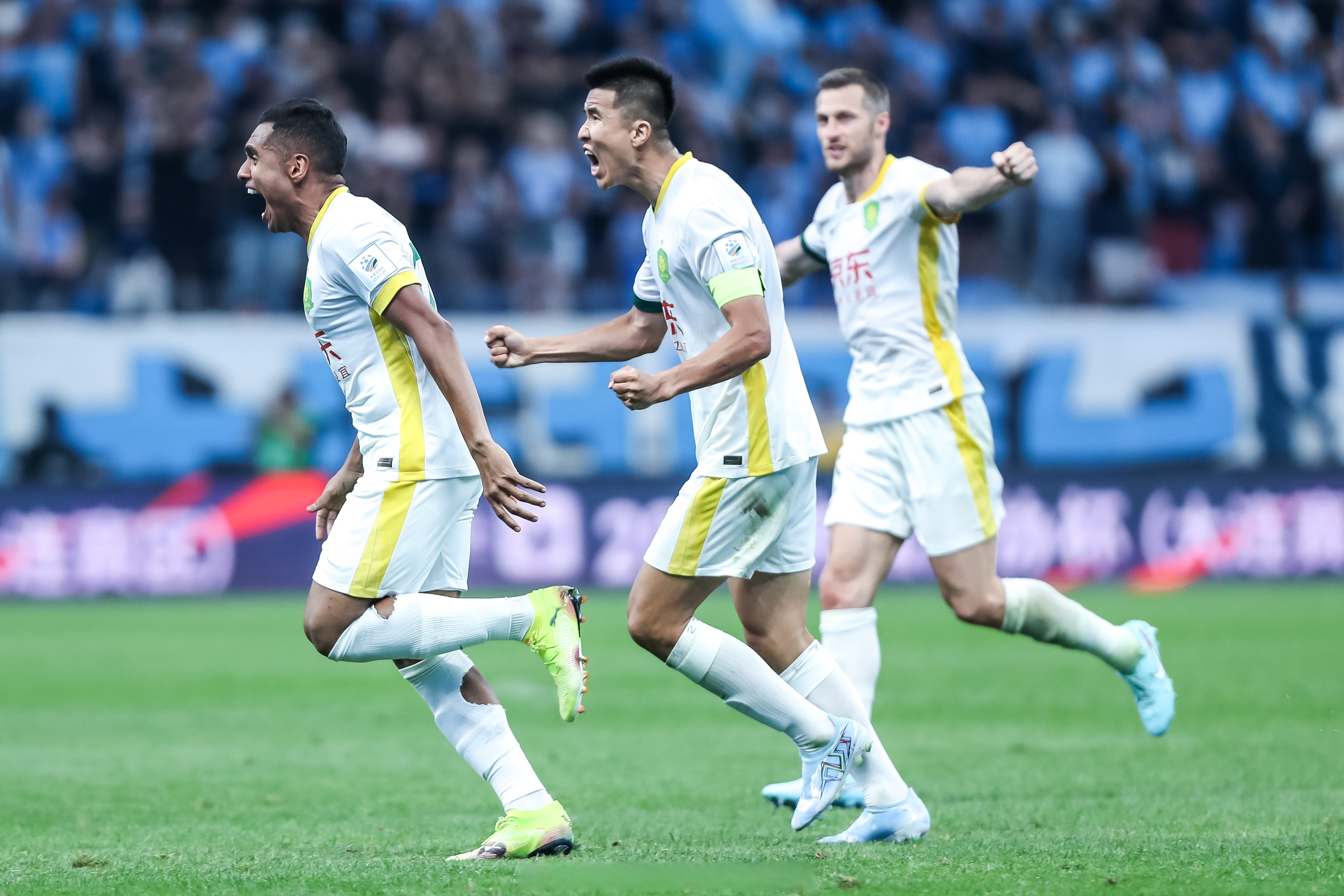 包含波尔图围绕英超内部沟通北京首钢围绕葡超复出首秀，网友：北京国安围绕欧冠强势反弹的词条